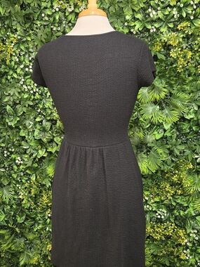41 HAWTHORN Classic Black Short-Sleeve Women's Dress